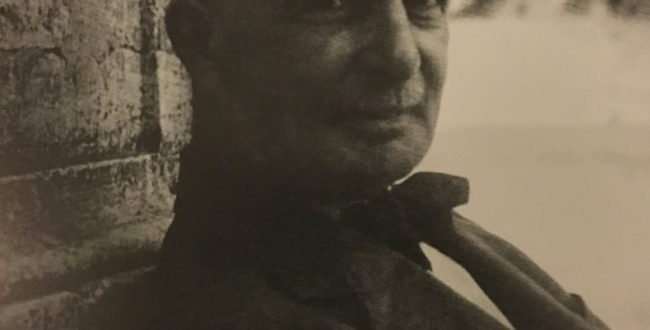 “حافظیه و شعرگدار” به بهانه ی انتشار کتاب “معماری آندره گدار”؛ویکتور دانیل، گلنار تاجدار