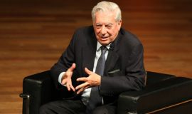 ماریو بارگاس یوسا به افلاک لاپِلایِد پیوست؛ ترجمه:منوچهر یزدانی