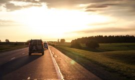 دو شمع روشن، در آن جاده خاکی (عباس خاکسار)