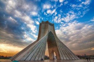 میدان آزادی (ن.دلیرنیا)