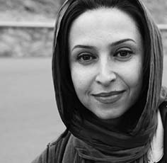 نمایی نزدیک از پشت «دیوار»